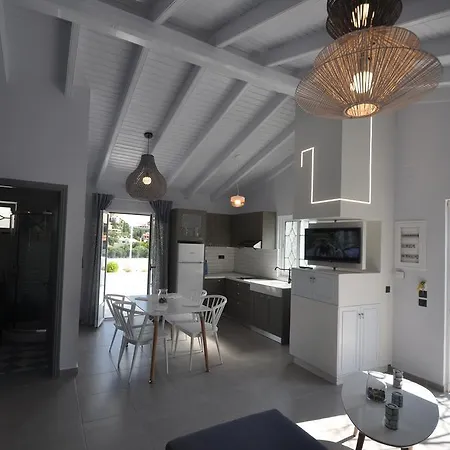 Agios Gordios Stevens On The Hill Apartment